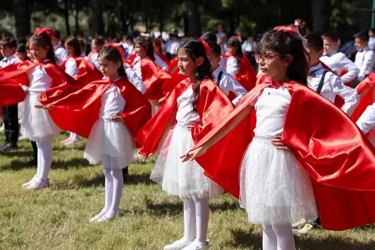 İzmir Aliağada eğitim öğretim yılı törenle başladı