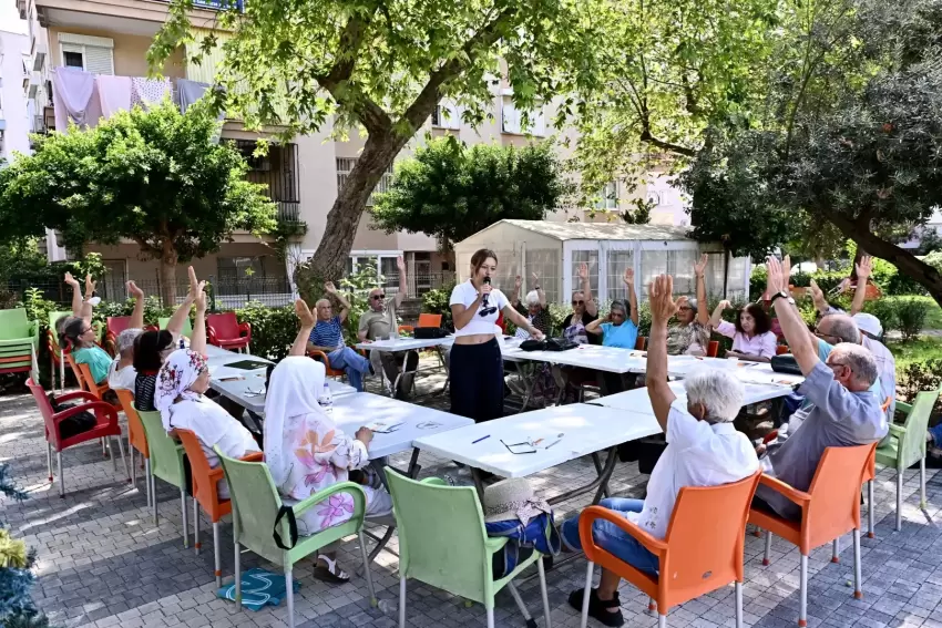 Alzheimer farkındalığı için Muratpaşada yaşlı evlerinde buluşuldu