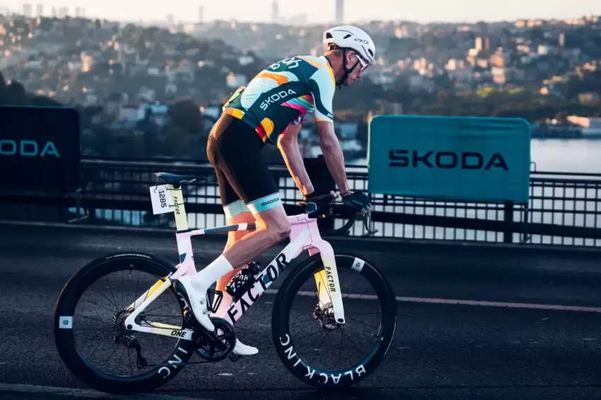 Bisiklet efsanesi Chris Froome İstanbulda iki kıta arasında pedalladı
