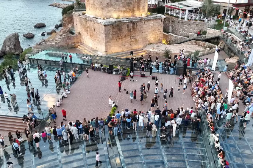 Antalyada 2 bin yıllık atmosferde sanat ve manzara buluştu