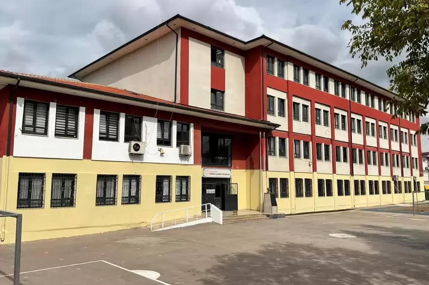 Kocaeli Büyükşehirden okullara 7,3 milyon TLlik boya desteği