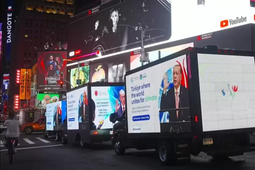 Cumhurbaşkanı Erdoğanın mesajları Times Meydanı‘nda
