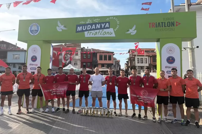 TSK Spor Gücü Triatlon Takımı sezonu şampiyon tamamladı