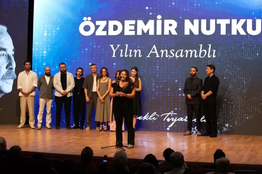 İzBBŞT, Özdemir Nutku Tiyatro Ödüllerinden dört ödülle döndü