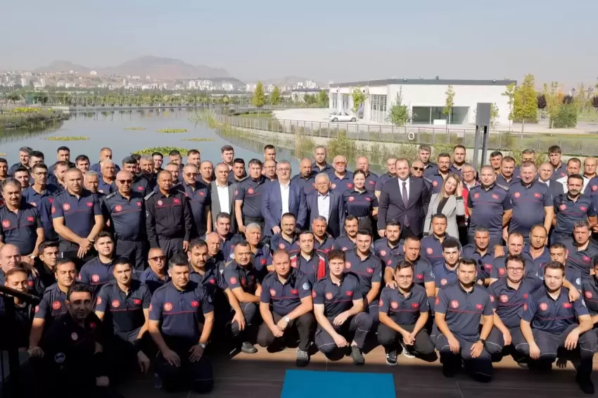 Memduh Büyükkılıçtan Kayseri İtfaiyesine kutlama