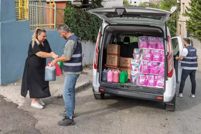 İzmirde okullara hijyen seti desteği