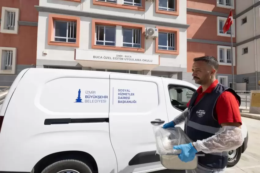 İzmir Büyükşehirden özel gereksinimli öğrencilere sıcak destek