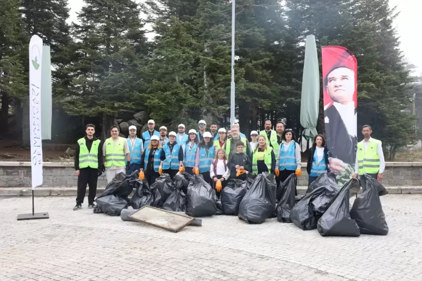Bursa Osmangazide gönüllüler Uludağ için el ele verdi