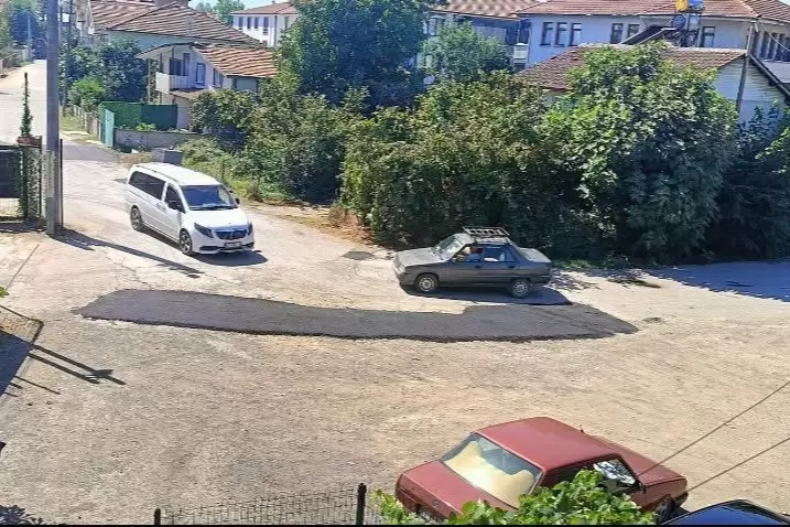 Düzcede yarım kalan asfalt çalışması mahalle sakinlerinin tepkisine neden oldu
