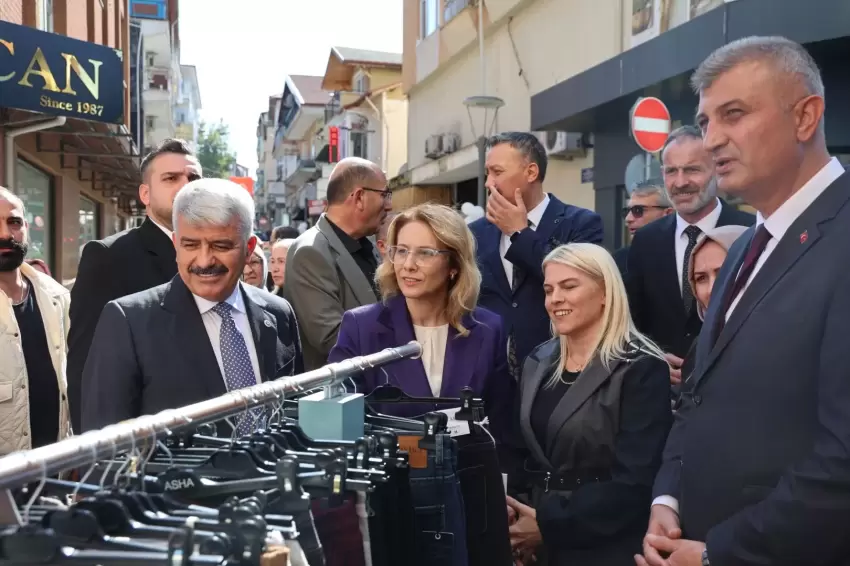 Alışveriş festivali Gölcükte ticareti canlandırdı