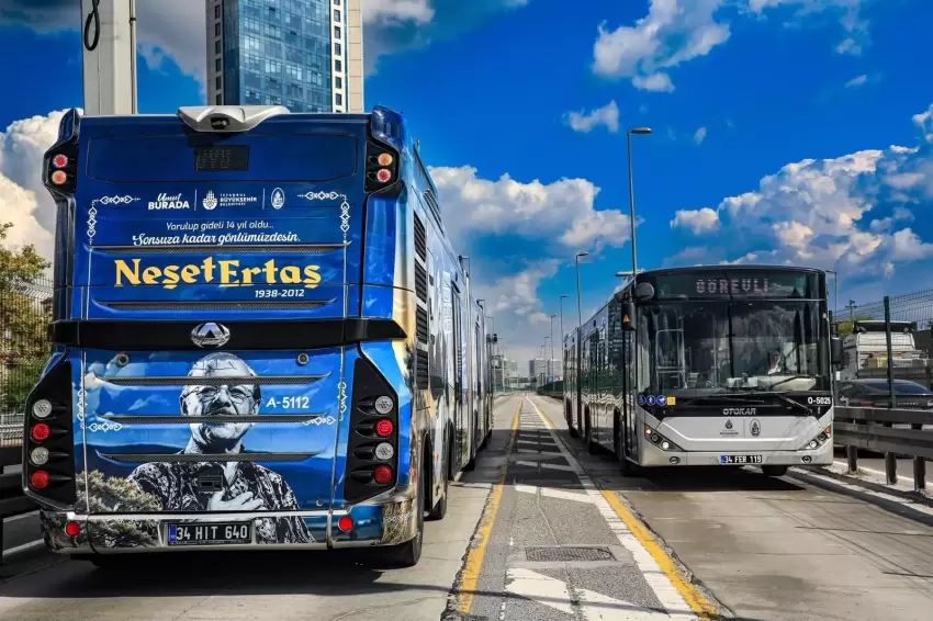 İstanbul yollarında Neşet Ertaşa saygı