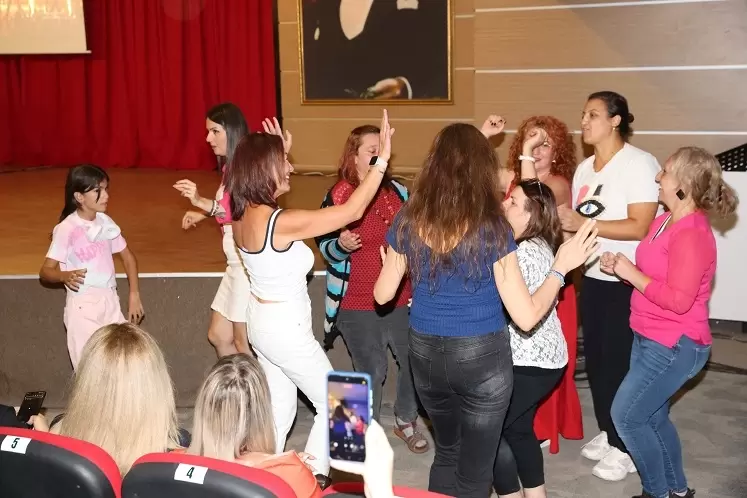 İzmir Çiğli Komedi Akşamları sezonu açtı