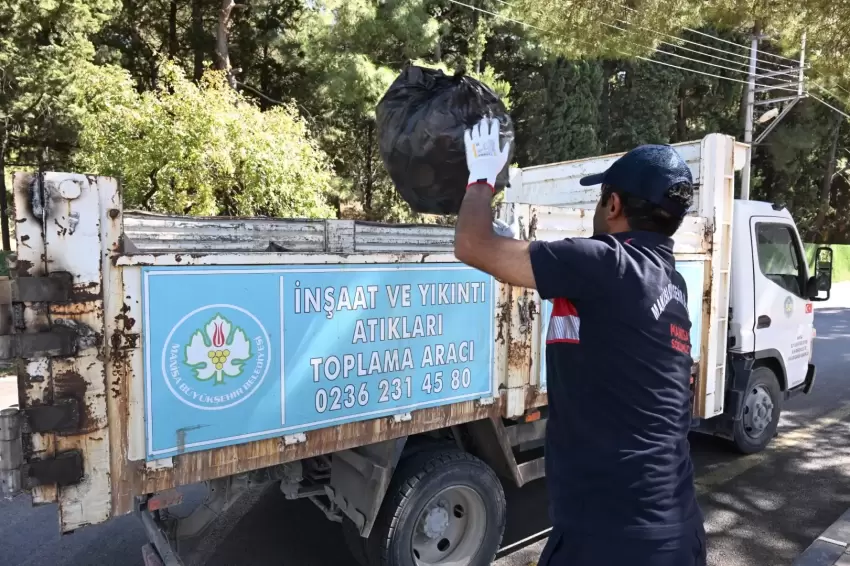 Manisada Spil Dağı yolunda temizlik çalışması