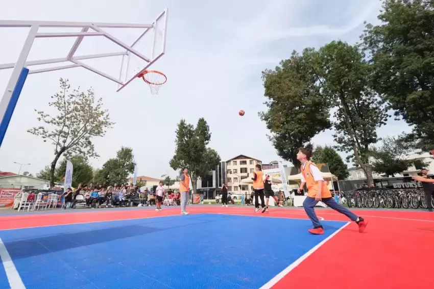 Sakaryada 250den fazla sporcu parkede ter döktü