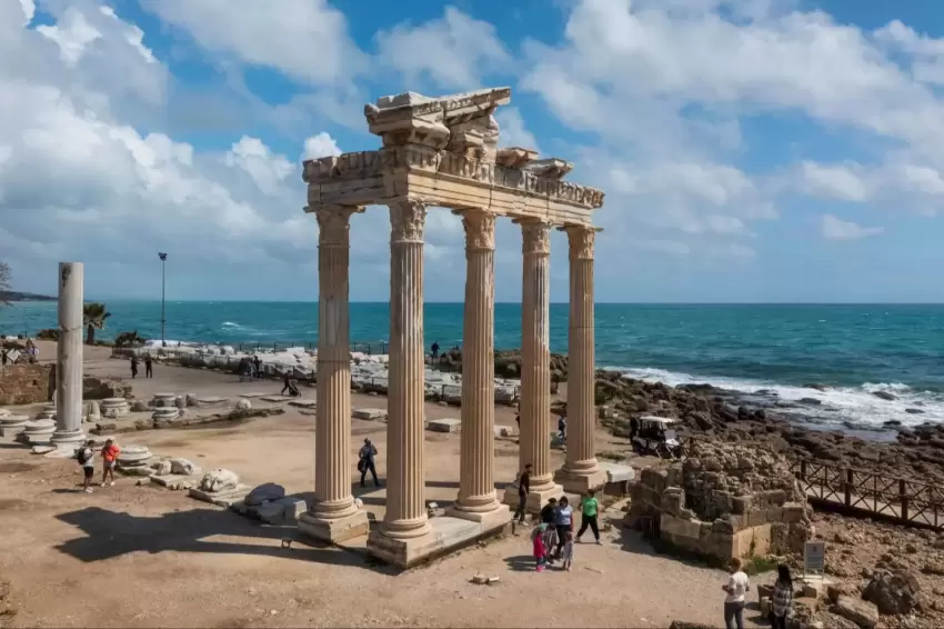 Bakan Ersoy: Turizmi 4 mevsime yaymak için çalışıyoruz