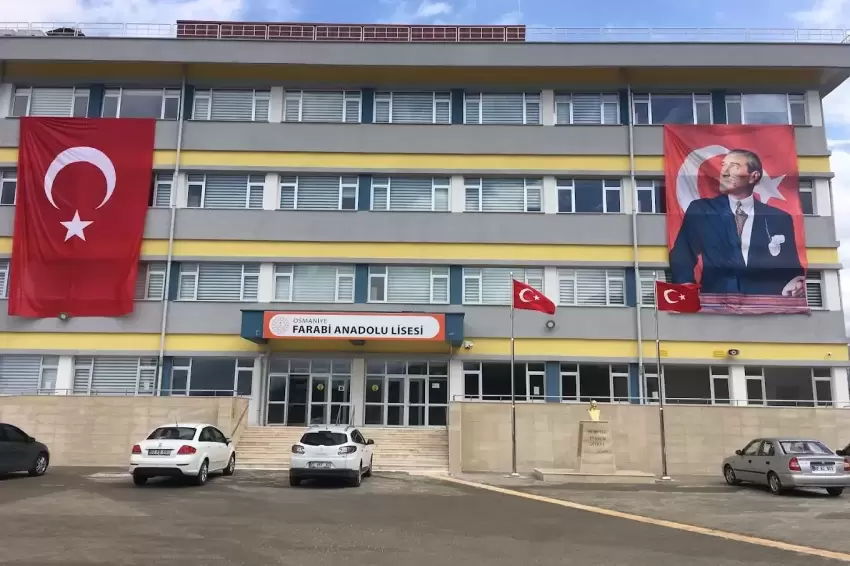Osmaniyede okul bahçesinde öğretmen silahlı saldırıda hayatını kaybetti Eğitime 2 gün ara verildi
