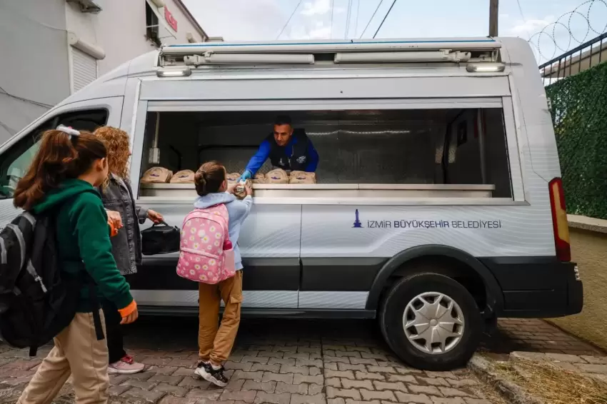 İzmirde velilerin gönlü rahat, miniklerin karnı tok