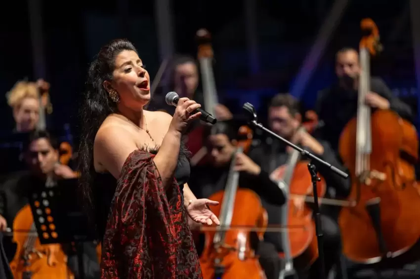 İzmir Oda Orkestrası yeni sezonu Zeytin Sahnede açtı