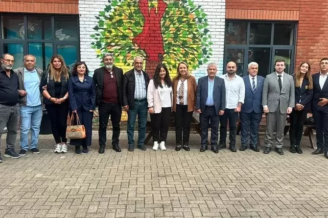 Semra Dinçer Londrada CHP İngiltere Birliği üyeleriyle buluştu