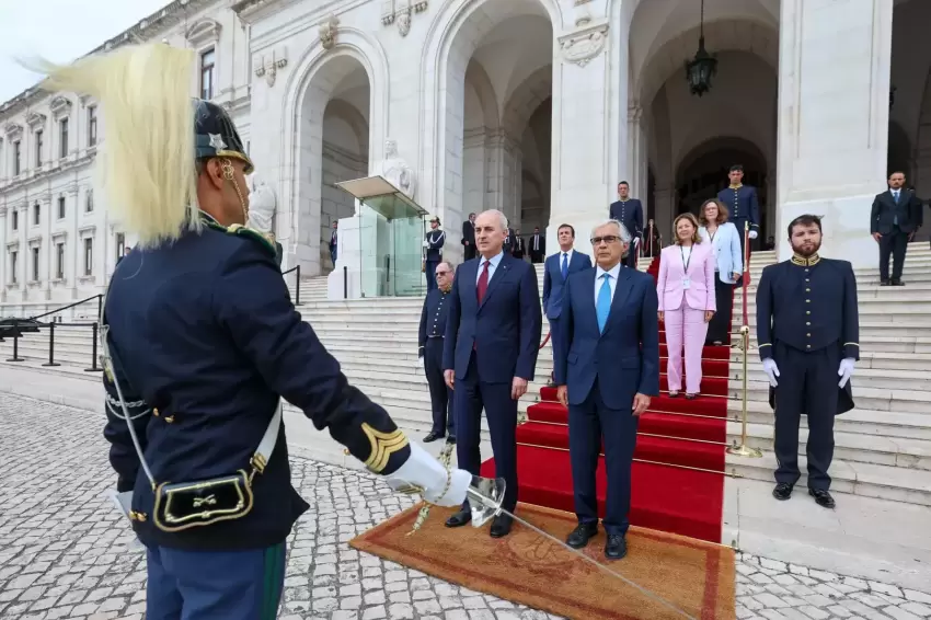 Numan Kurtulmuş Lizbonda törenle karşılandı