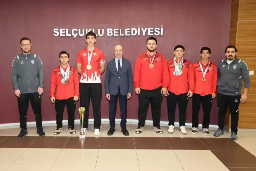 Konya Selçukluda Başkan Pekyatırmacı başarılı sporcuları ağırladı