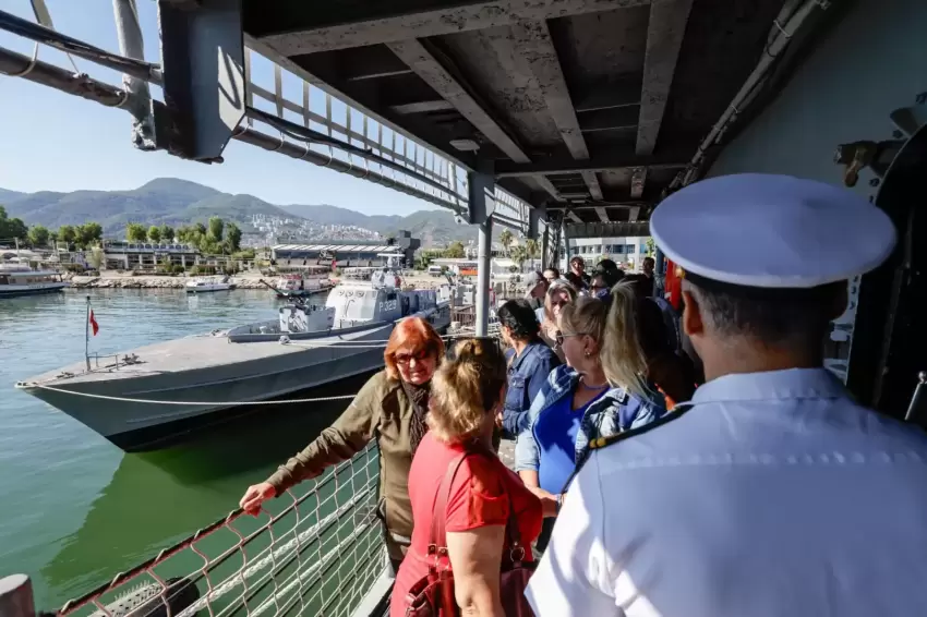 İzmir Büyükşehirin gezileri emeklilere nefes oluyor