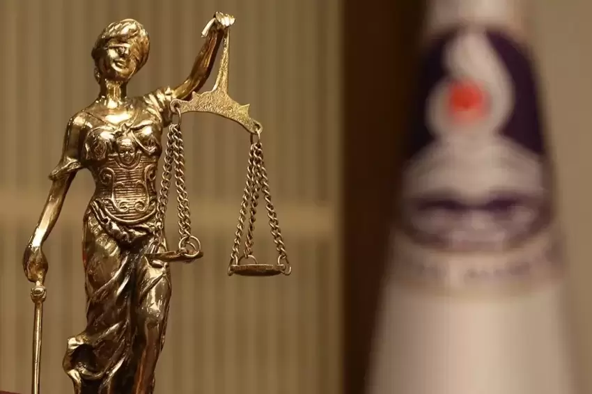AYM, süresiz yoksulluk nafakasını düzenleyen ibareyi iptal etti