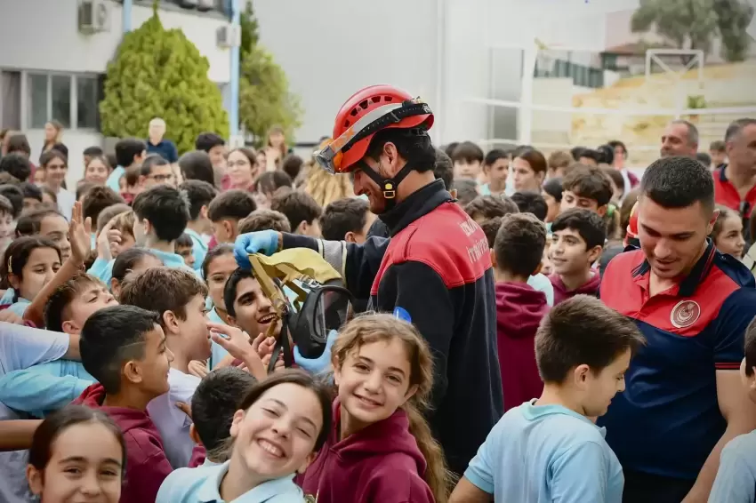 İzmirde öğrencilere yangın ve afet eğitimi