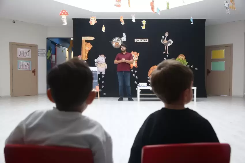 Veteriner olmak isteyen Çayıovalı minikler sokak hayvanları hakkında bilgi aldı