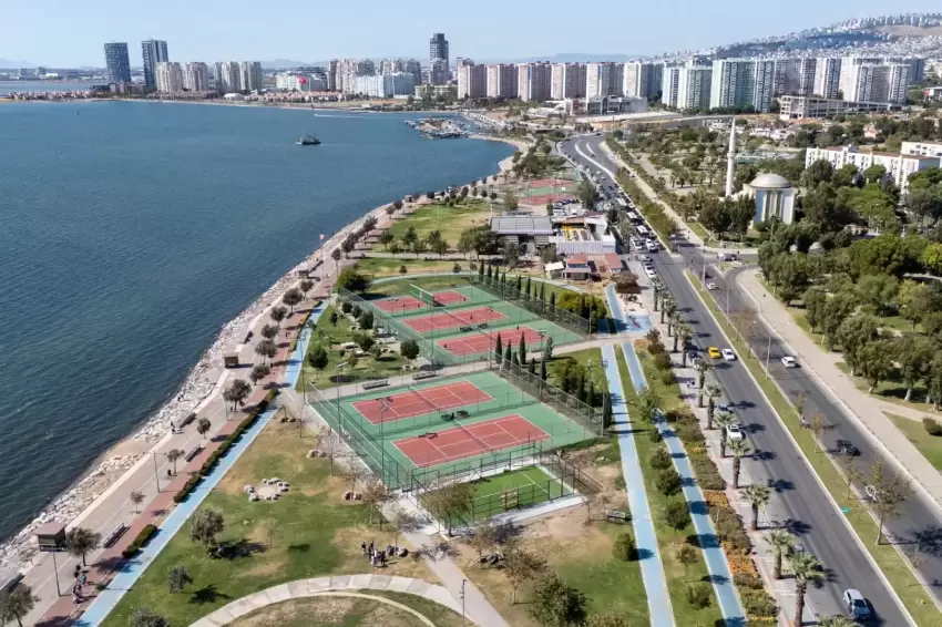 Bostanlıdaki iki padel kortunda sona doğru