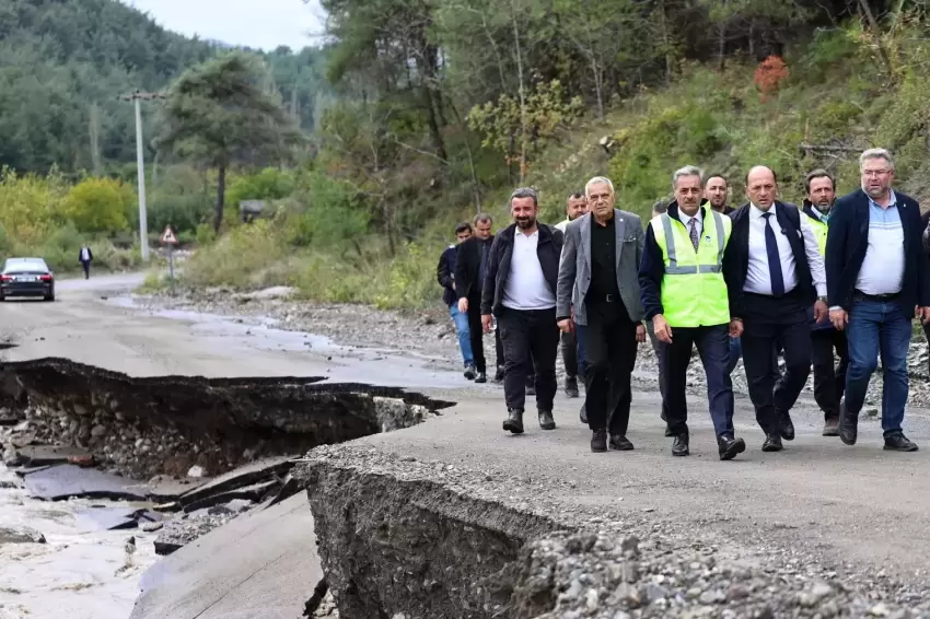 Başkan Alemdar afet mesaisi için Geyvede... Sel tahribatının izleri siliniyor