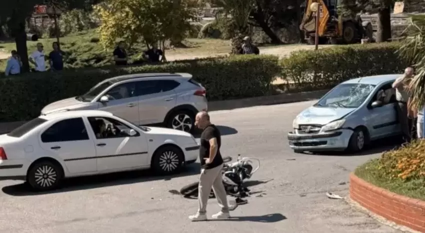 Otomobil ve motosiklet kafa kafaya çarpıştı
