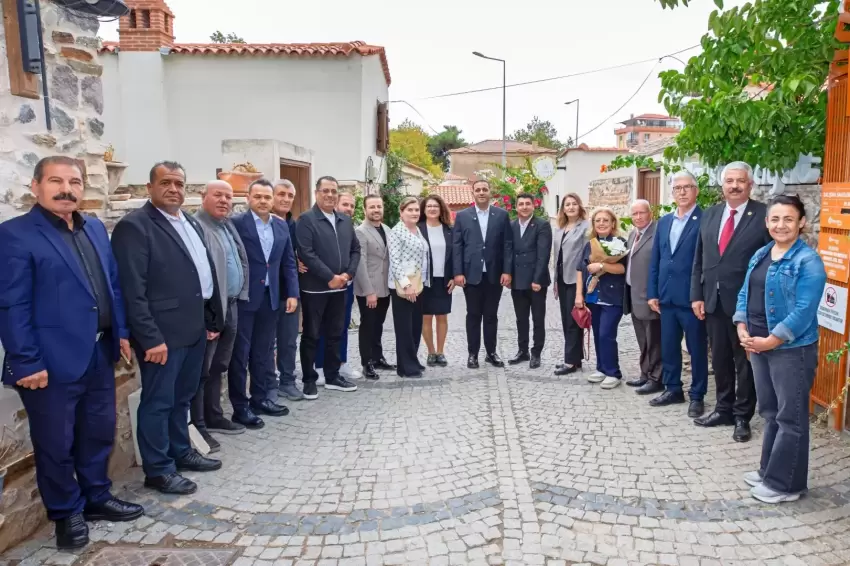Narlıderede Başkan Uzun İzmirli muhtarları ağırladı