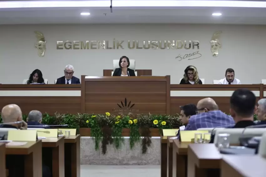İzmir Karabağlarda 2027 bütçesi komisyona gönderildi