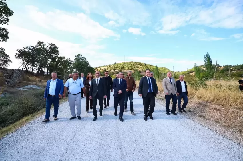 Demircide 12 mahalleye ulaşım sağlayan yola yakın mercek