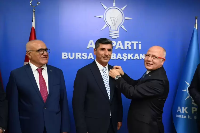 Bursa Yenişehirde 2 belediye meclis üyesi AK Partiye katıldı