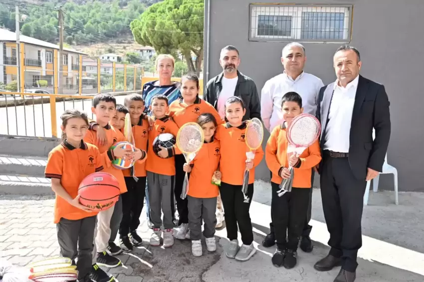 Manisa Büyükşehirden okulların spor altyapısına takviye