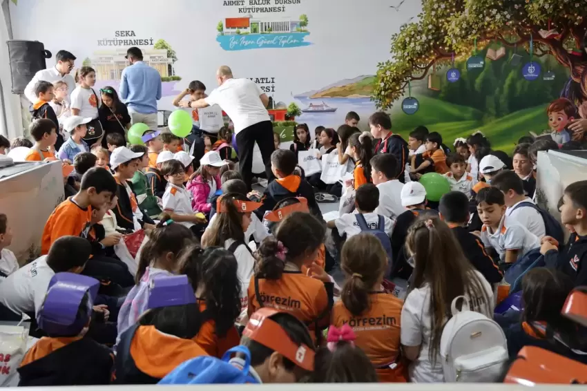 Kocaeli Kitap Fuarında öğrencilerin kitap heyecanı