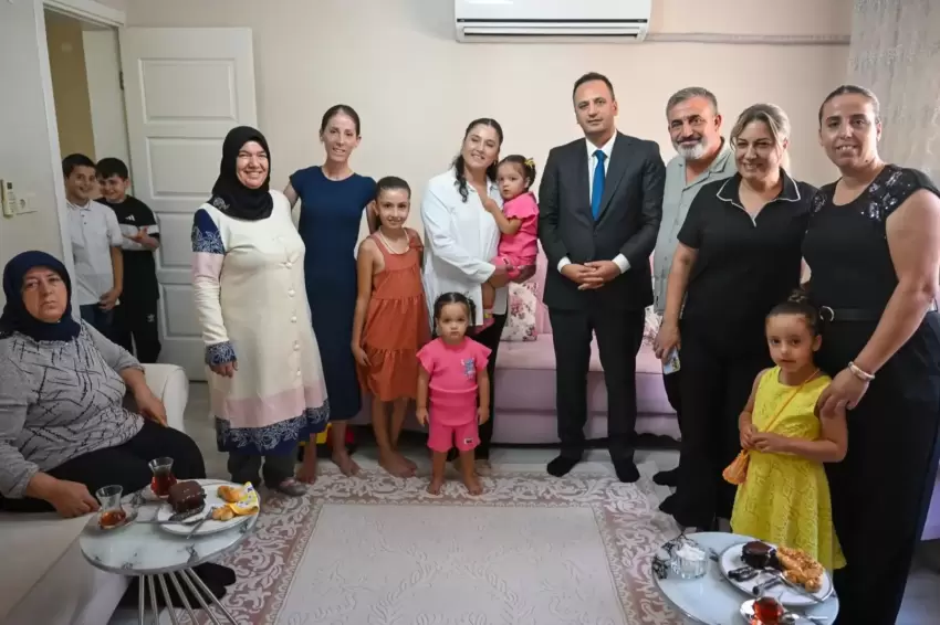 Bornovada Başkan Eşkiden Doğanlar Mahallesine ev ziyareti