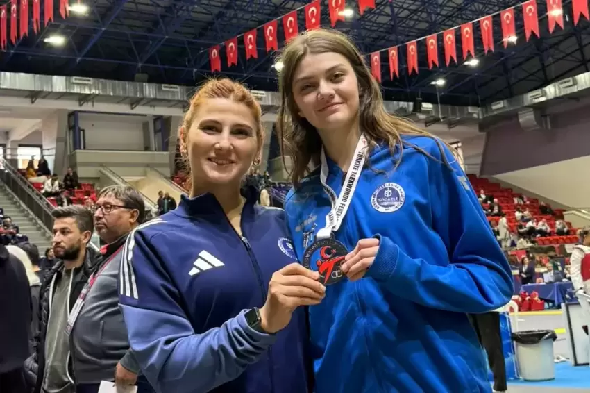 Genç taekwondocu Ceylinnaz Durmazdan büyük başarı