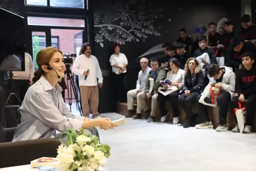Oyuncu Elit Andaç Çam Nilüferde gençler ve işçilerle buluştu