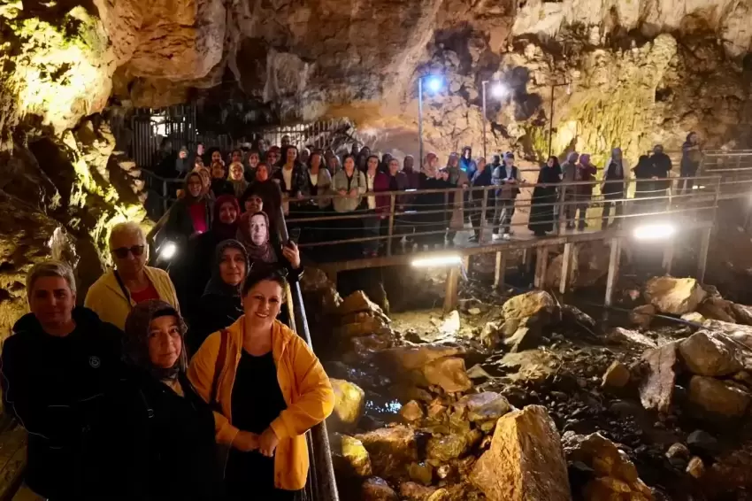 Düzcede 14 mahalleden 300 kadın Sarıkaya Mağarasını gezdi