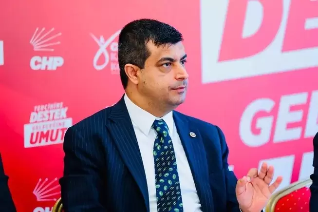 CHPde İzmir ve Cemil Tugay polemiği büyüyor... Deniz Demirden Özgür Özele: İzmir halkından özür dile