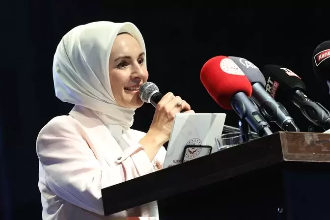 Bakan Göktaştan aile ve çocuklara hayırlı olsun paylaşımı