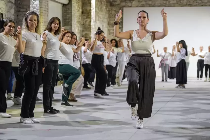 İzmirde zeybek dersine yoğun ilgi