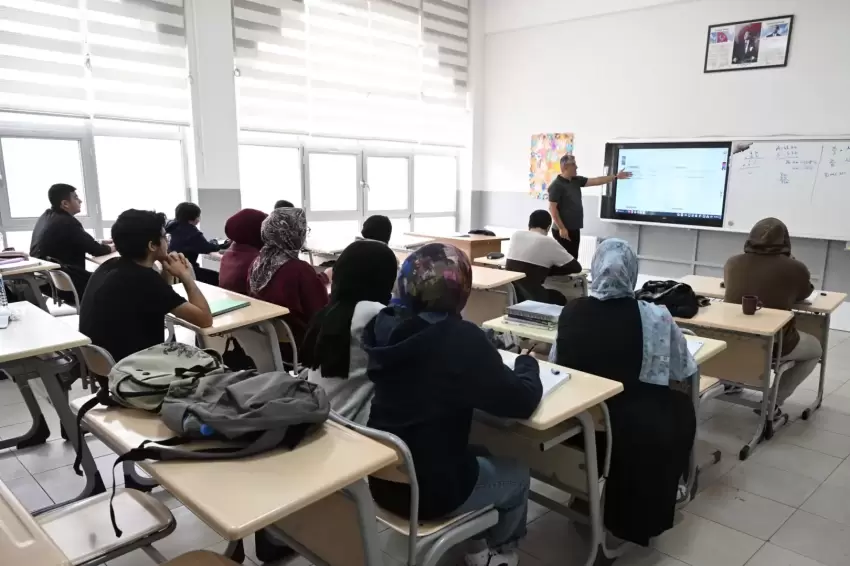 Kernek Külliyesinde 200 öğrenci üniversiteye hazırlanıyor