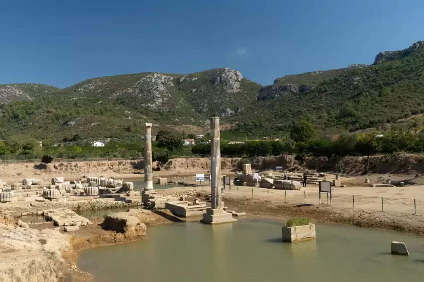 Klarosta 3 bin 300 yıllık kehanetin izinde