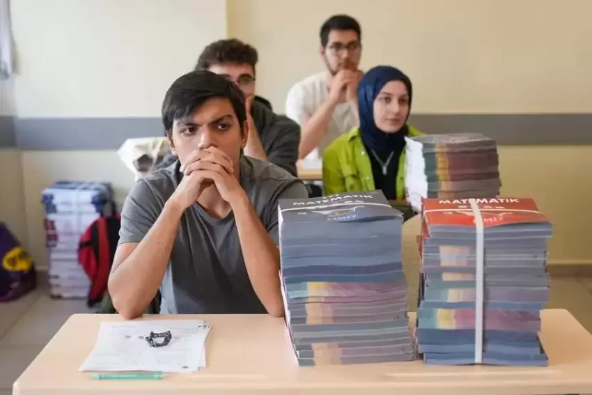 İstanbul Maltepede sınav yolculuğuna kitap desteği