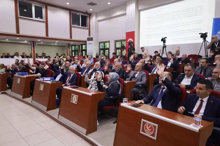 Sakarya Büyükşehir Meclisinden tarihi karar 153 kırmızı dolmuş taksiye dönüşüyor