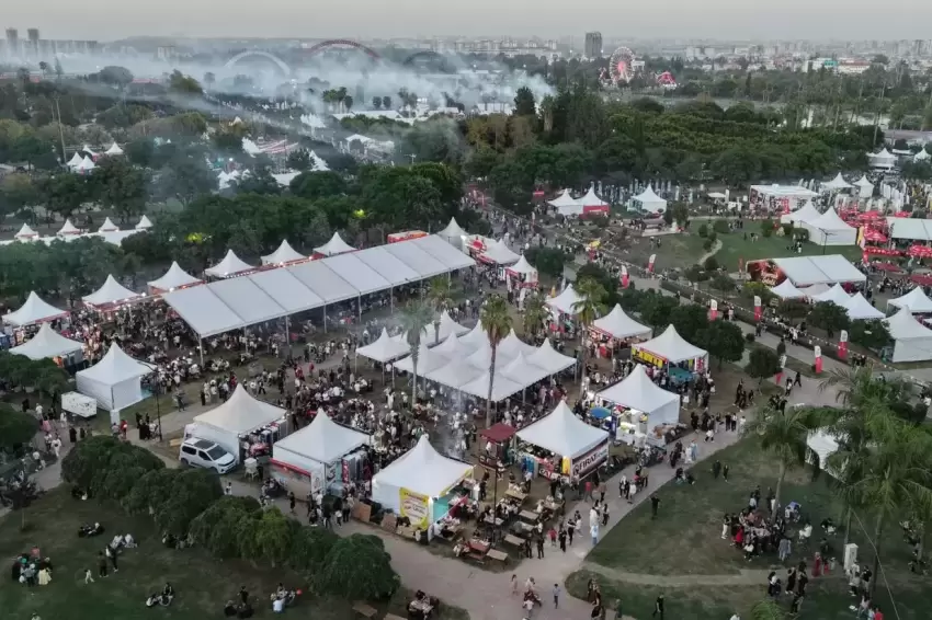 Adana Lezzet Festivalinde gastronomi rüzgârı esti